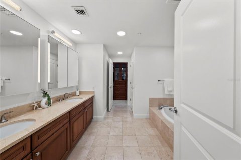 Condo in Tampa, Florida, 2 bedrooms  № 1767217 - photo 29