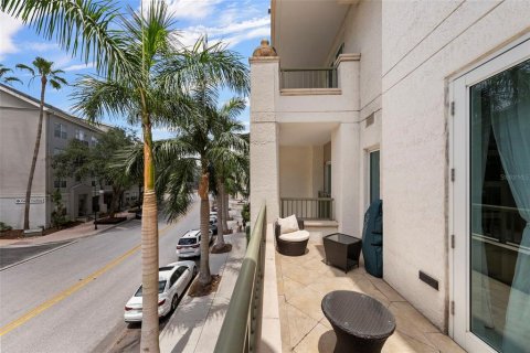 Condo in Tampa, Florida, 2 bedrooms  № 1767217 - photo 25