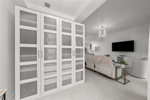 Condo in Tampa, Florida, 2 bedrooms  № 1767217 - photo 16