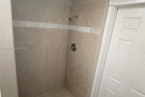 Купить виллу или дом в Норт-Майами-Бич, Флорида 3 спальни, 123.19м2, № 2043582 - фото 28