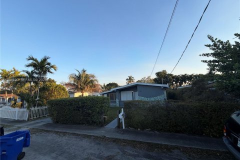 Купить виллу или дом в Норт-Майами-Бич, Флорида 3 спальни, 123.19м2, № 2043582 - фото 3