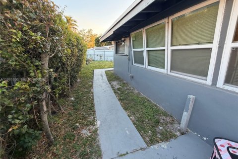 Купить виллу или дом в Норт-Майами-Бич, Флорида 3 спальни, 123.19м2, № 2043582 - фото 7