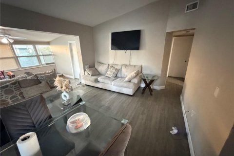 Купить виллу или дом в Норт-Майами-Бич, Флорида 3 спальни, 123.19м2, № 2043582 - фото 15