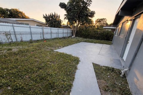 Купить виллу или дом в Норт-Майами-Бич, Флорида 3 спальни, 123.19м2, № 2043582 - фото 8