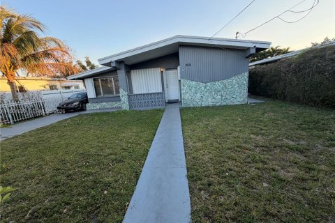 Дом в Норт-Майами-Бич, Флорида 3 спальни, 123.19м2 № 2043582