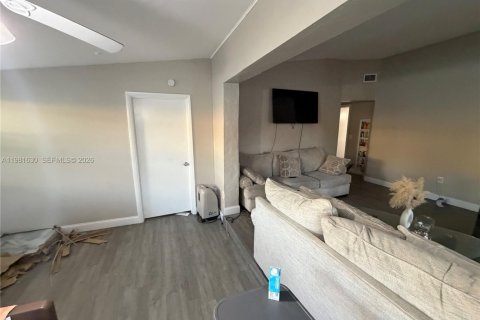 Купить виллу или дом в Норт-Майами-Бич, Флорида 3 спальни, 123.19м2, № 2043582 - фото 16