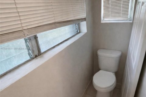 Купить виллу или дом в Норт-Майами-Бич, Флорида 3 спальни, 123.19м2, № 2043582 - фото 29