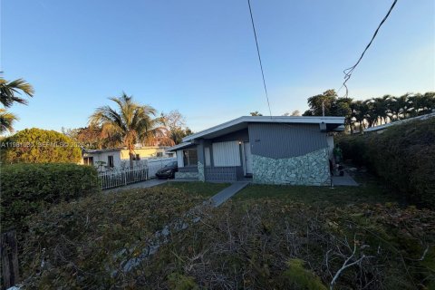 Купить виллу или дом в Норт-Майами-Бич, Флорида 3 спальни, 123.19м2, № 2043582 - фото 2