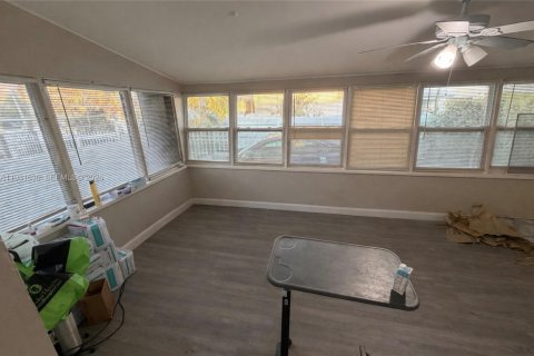 Купить виллу или дом в Норт-Майами-Бич, Флорида 3 спальни, 123.19м2, № 2043582 - фото 17