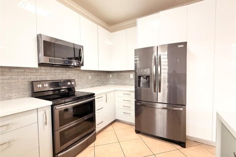 Townhouse in Miami, Florida 3 bedrooms, 145.3 sq.m. № 2041447 - photo 12