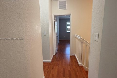 Townhouse in Miami, Florida 3 bedrooms, 145.3 sq.m. № 2041447 - photo 17