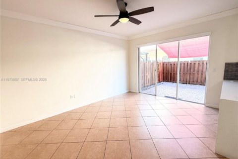 Townhouse in Miami, Florida 3 bedrooms, 145.3 sq.m. № 2041447 - photo 6