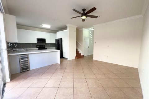 Townhouse in Miami, Florida 3 bedrooms, 145.3 sq.m. № 2041447 - photo 8