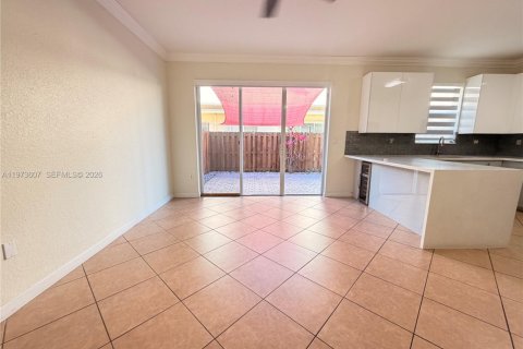 Townhouse in Miami, Florida 3 bedrooms, 145.3 sq.m. № 2041447 - photo 7