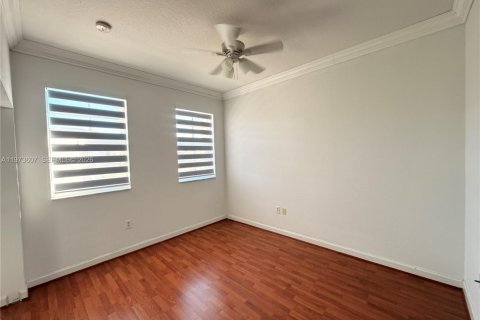 Townhouse in Miami, Florida 3 bedrooms, 145.3 sq.m. № 2041447 - photo 30