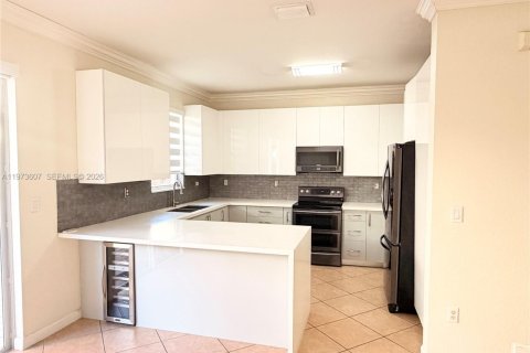 Townhouse in Miami, Florida 3 bedrooms, 145.3 sq.m. № 2041447 - photo 9