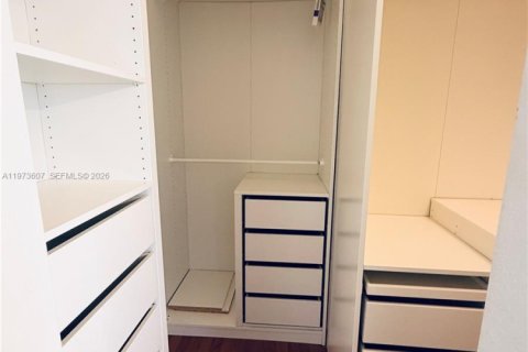 Townhouse in Miami, Florida 3 bedrooms, 145.3 sq.m. № 2041447 - photo 25