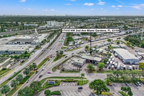 Commercial property in Miami Gardens, Florida № 1462488 - photo 2