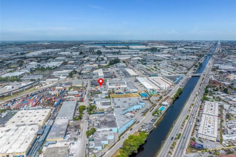 Commercial property in Medley, Florida № 1861406 - photo 15