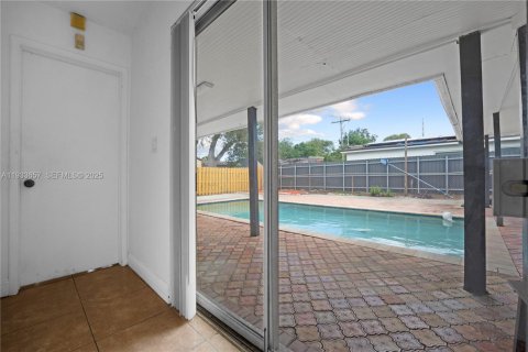 Купить виллу или дом в Холливуд, Флорида 3 спальни, № 2035175 - фото 26