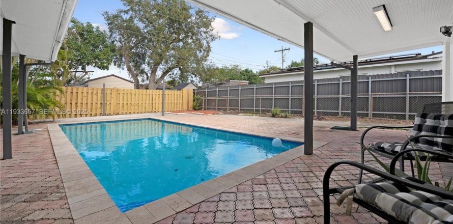 Дом в Холливуд, Флорида 3 спальни № 2035175