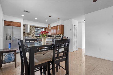 Купить виллу или дом в Холливуд, Флорида 3 спальни, № 2035175 - фото 9