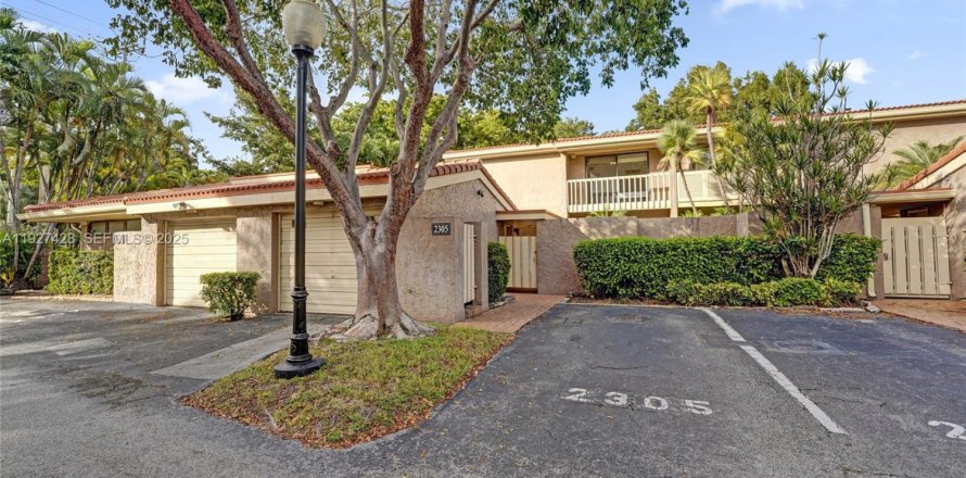 Кондоминиум с 3 спальнями в Холливуд, Флорида № 1986011