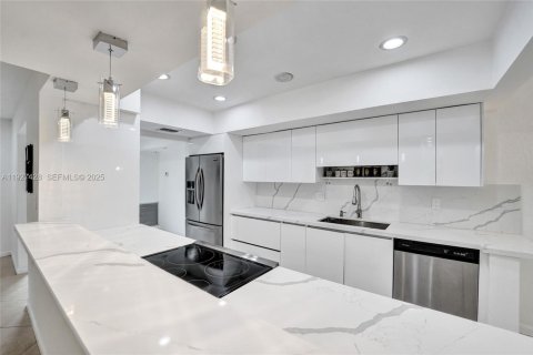 Купить кондоминиум в Холливуд, Флорида 3 спальни, 218.32м2, № 1986011 - фото 16