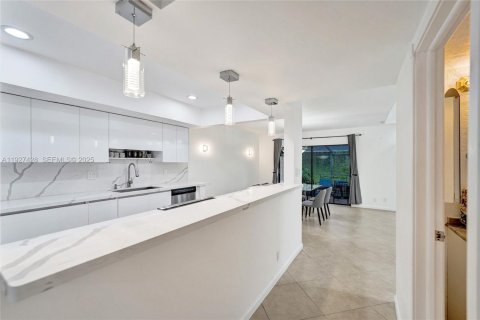 Купить кондоминиум в Холливуд, Флорида 3 спальни, 218.32м2, № 1986011 - фото 12