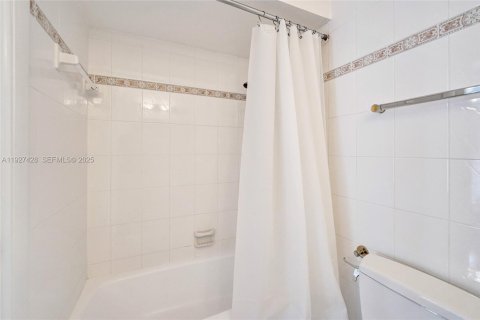 Купить кондоминиум в Холливуд, Флорида 3 спальни, 218.32м2, № 1986011 - фото 30