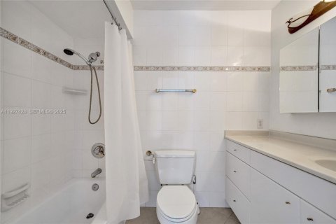 Купить кондоминиум в Холливуд, Флорида 3 спальни, 218.32м2, № 1986011 - фото 28