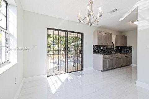 House in Homestead, Florida 4 bedrooms, 138.42 sq.m. № 2028574 - photo 7