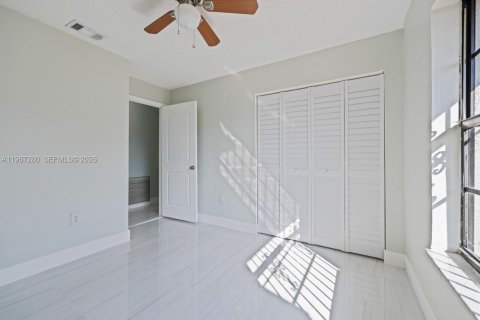 House in Homestead, Florida 4 bedrooms, 138.42 sq.m. № 2028574 - photo 14