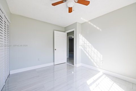 House in Homestead, Florida 4 bedrooms, 138.42 sq.m. № 2028574 - photo 17