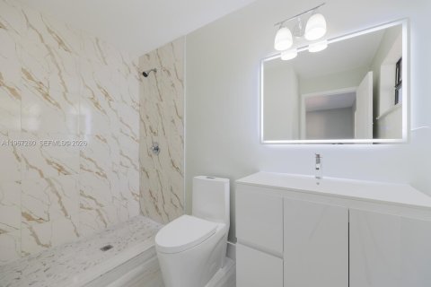 House in Homestead, Florida 4 bedrooms, 138.42 sq.m. № 2028574 - photo 12