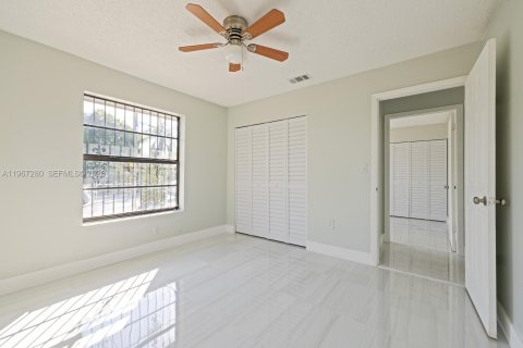 House in Homestead, Florida 4 bedrooms, 138.42 sq.m. № 2028574 - photo 19