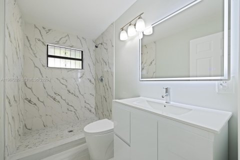 House in Homestead, Florida 4 bedrooms, 138.42 sq.m. № 2028574 - photo 15