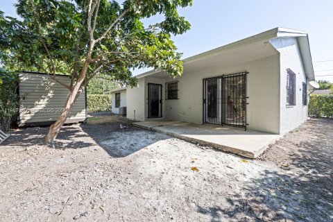 House in Homestead, Florida 4 bedrooms, 138.42 sq.m. № 2028574 - photo 20