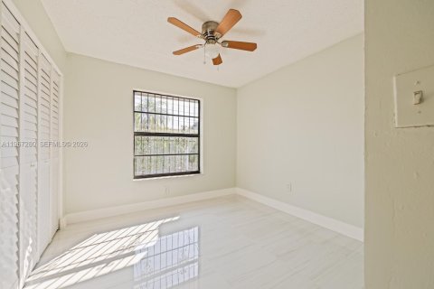 House in Homestead, Florida 4 bedrooms, 138.42 sq.m. № 2028574 - photo 13