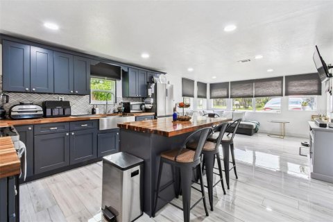 House in Lakeland, Florida 3 bedrooms, 81.66 sq.m. № 1915062 - photo 5