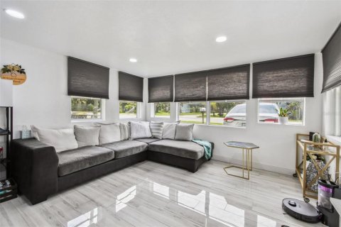 House in Lakeland, Florida 3 bedrooms, 81.66 sq.m. № 1915062 - photo 4