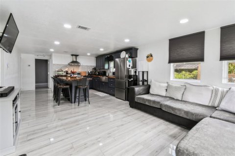 House in Lakeland, Florida 3 bedrooms, 81.66 sq.m. № 1915062 - photo 3