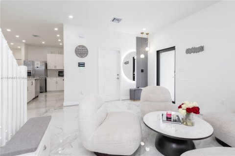 House in Homestead, Florida 5 bedrooms, 245.26 sq.m. № 1845815 - photo 3