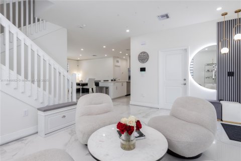 House in Homestead, Florida 5 bedrooms, 245.26 sq.m. № 1845815 - photo 2