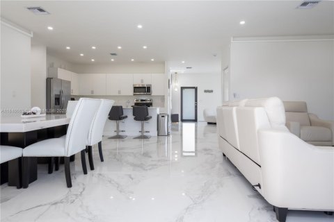 House in Homestead, Florida 5 bedrooms, 245.26 sq.m. № 1845815 - photo 9
