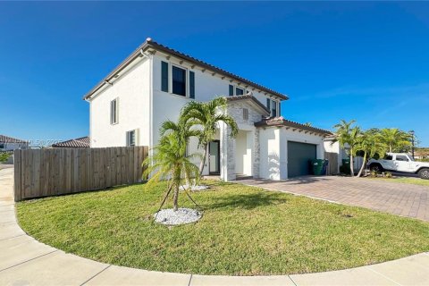 House in Homestead, Florida 5 bedrooms, 245.26 sq.m. № 1845815 - photo 1