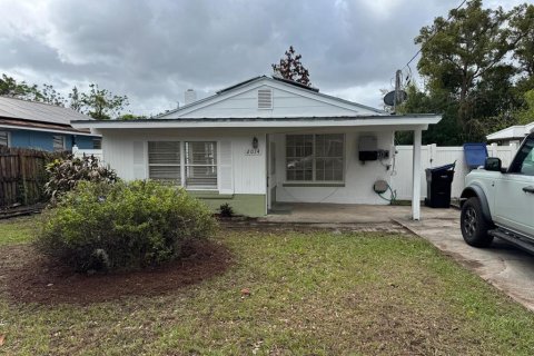 House in Orlando, Florida 3 bedrooms, 105.91 sq.m. № 2144268