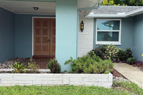 Villa ou maison à louer à Port Richey, Floride: 4 chambres, 143.72 m2 № 2413827 - photo 2