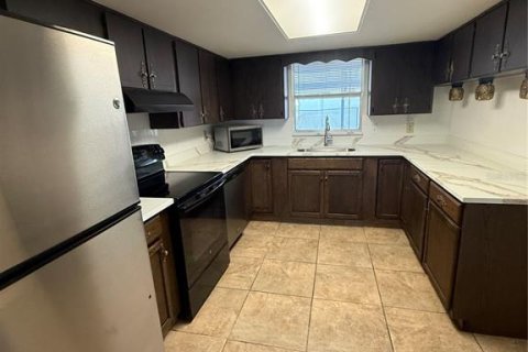 Villa ou maison à louer à Port Richey, Floride: 4 chambres, 143.72 m2 № 2413827 - photo 4