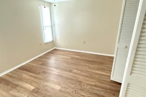 Villa ou maison à louer à Port Richey, Floride: 4 chambres, 143.72 m2 № 2413827 - photo 13